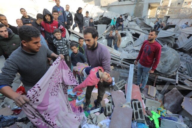 بينهم 16 طفلاً.. استشهاد 23 فلسطينيًا في غارة للاحتلال استهدفت خيام النازحين بغزة بينهم 16 طفلاً.. استشهاد 23 فلسطينيًا في غارة للاحتلال استهدفت خيام النازحين بغزة