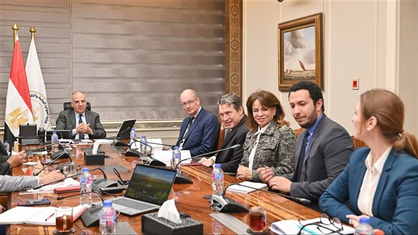 وزير الري يبحث مع بنك الإعمار الأوروبي تعزيز التعاون في مشروعات المياه والطاقة النظيفة وزير الري يبحث مع بنك الإعمار الأوروبي تعزيز التعاون في مشروعات المياه والطاقة النظيفة