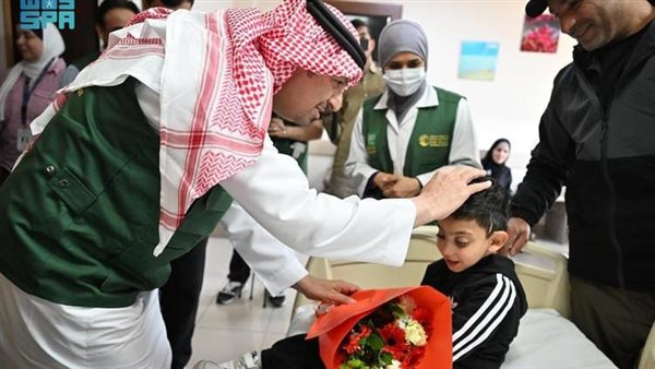 فريق طبي من مركز الملك سلمان للإغاثة يجري عمليات زراعة قوقعة للأطفال الفلسطينيين