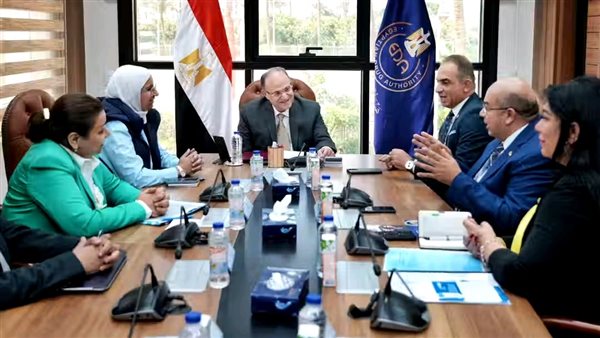 رئيس هيئة الدواء: نسعى دائما لتطوير قطاع الصناعات الطبية في مصر