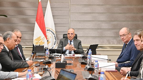 وزير الري يبحث مع نائب رئيس البنك الأوروبي تعزيز التعاون في قطاع المياه وزير الري يبحث مع نائب رئيس البنك الأوروبي تعزيز التعاون في قطاع المياه