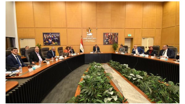 وزير الإسكان يتابع المشروعات السكنية بعددٍ من المحافظات والمدن الجديدة