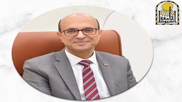 رئيس جامعة أسيوط يؤكد: الفن قوة ناعمة لصناعة الوعي وتعزيز التنمية المستدامة رئيس جامعة أسيوط يؤكد: الفن قوة ناعمة لصناعة الوعي وتعزيز التنمية المستدامة
