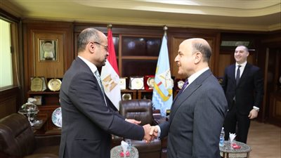محافظ كفرالشيخ يستقبل رئيس البورصة المصرية ويشيد بدور السوق المالية