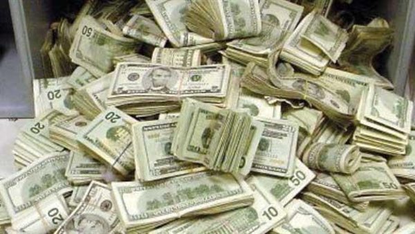 الداخلية تصادر 19 مليون جنيه من تجار العملة الداخلية تصادر 19 مليون جنيه من تجار العملة