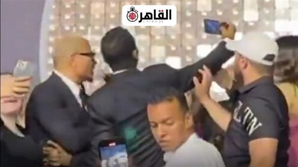 دفاع الشاب المصفوع من عمرو دياب يطعن على حكم تغريم الفنان 200 جنيه