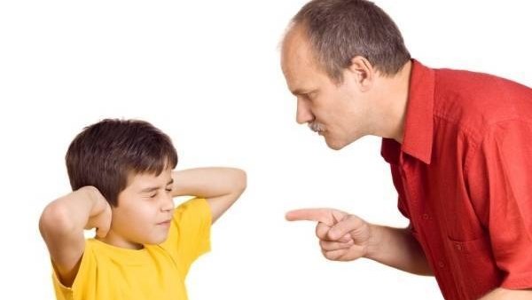 خبير يوضح أعراض العنف على الأطفال: مشاكل اجتماعية ونفسية مستمرة