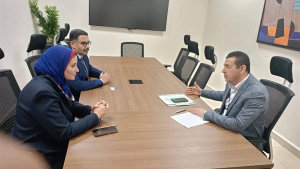 المصرية لنقل الكهرباء تناقش الموقف التنفيذي للمشروعات المتأخرة مع “اجيماك”