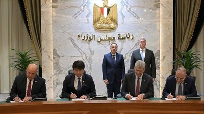توقيع حزمة من العقود الخاصة لتنفيذ التصميمات الأساسية للمرحلة الأولى من مشروع مجمع البحر الأحمر للبتروكيماويات بالعين السخنة توقيع حزمة من العقود الخاصة لتنفيذ التصميمات الأساسية للمرحلة الأولى من مشروع مجمع البحر الأحمر للبتروكيماويات بالعين السخنة