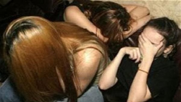 حبس أجنبيتين وإخلاء سبيل مدير بنك شهير بضمان إقامته في تهمة ممارسة الدعارة بالتجمع
