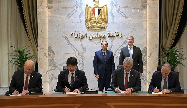 توقيع عقود المرحلة الأولى من مشروع مجمع البحر الأحمر للبتروكيماويات بالعين السخنة