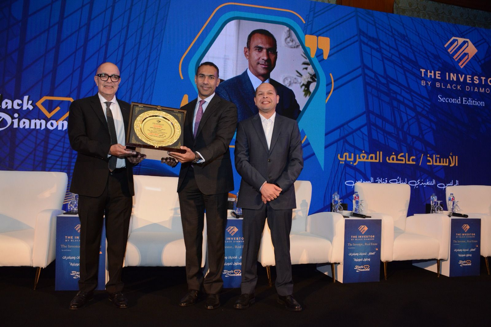تكريم عاكف المغربي تقديرًا للدور البارز في دعم الاستثمار والتطوير العقاري بمؤتمر “The Investor.. Real Estate” تكريم عاكف المغربي تقديرًا للدور البارز في دعم الاستثمار والتطوير العقاري بمؤتمر “The Investor.. Real Estate”