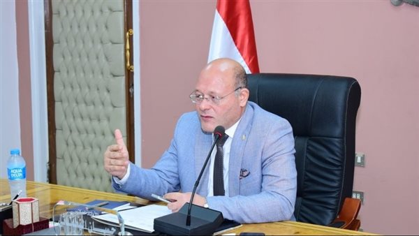 رئيس جامعة سوهاج والرقابة الإدارية يكرمان 93 متدربا بختام برنامج مكافحة الفساد