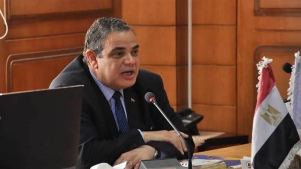 رئيس جامعة كفر الشيخ لطلاب «الذكاء الاصطناعي»: يجب عليكم تقديم المزيد من المشاريع التي تفيد في هذا المجال رئيس جامعة كفر الشيخ لطلاب «الذكاء الاصطناعي»: يجب عليكم تقديم المزيد من المشاريع التي تفيد في هذا المجال