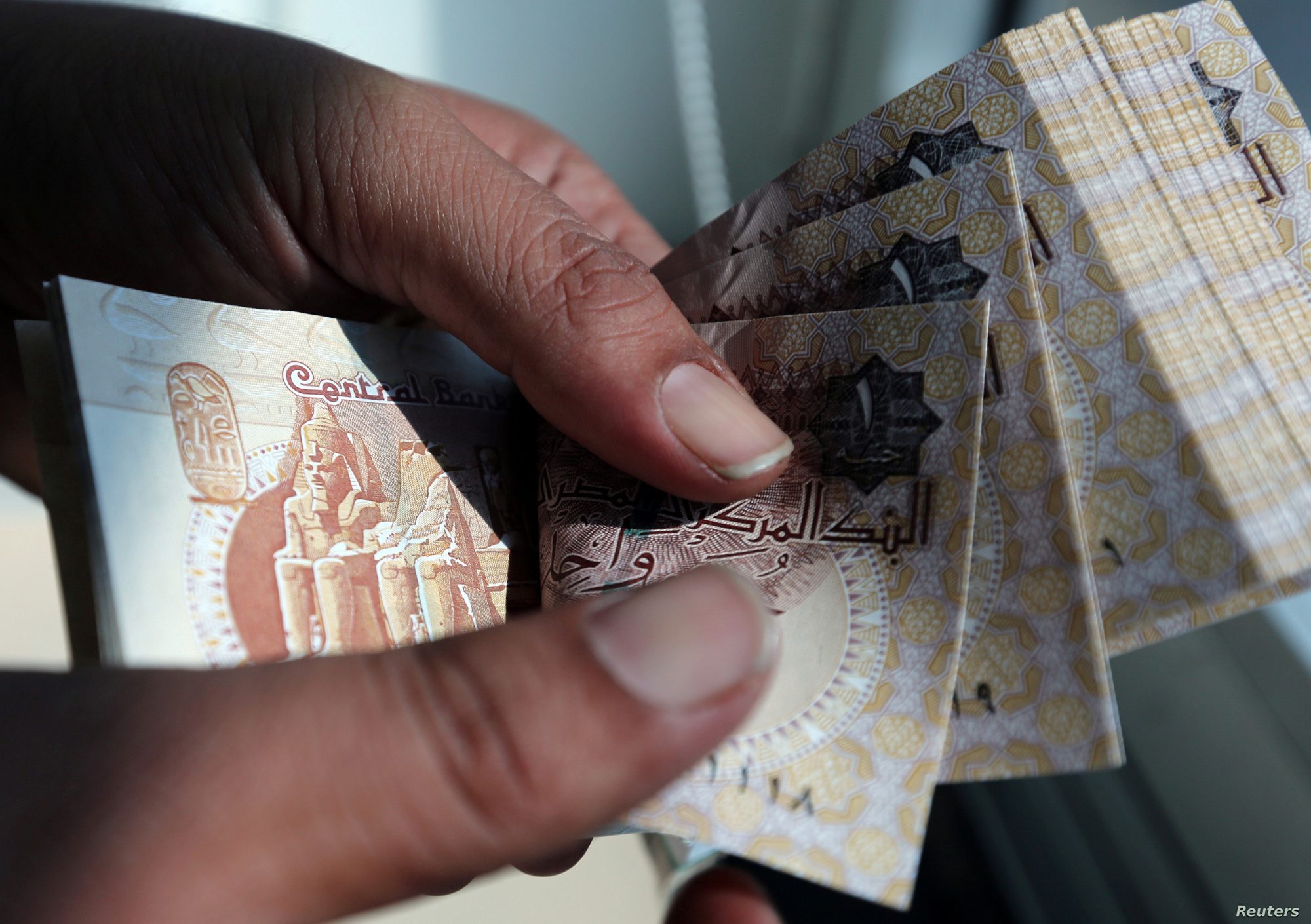 بعد قرار خفض أسعار الفائدة.. هل تحرك الجنيه المصري أمام العملات الأجنبية؟ بعد قرار خفض أسعار الفائدة.. هل تحرك الجنيه المصري أمام العملات الأجنبية؟