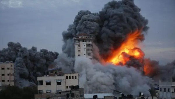 شهيد إثر قصف الاحتلال منزلا في خان يونس ونسف مبان سكنية في رفح