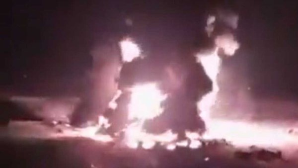 وسائل إعلام حوثية تكشف حصيلة الضحايا بعد قصف ميناء رأس عيسى وسائل إعلام حوثية تكشف حصيلة الضحايا بعد قصف ميناء رأس عيسى