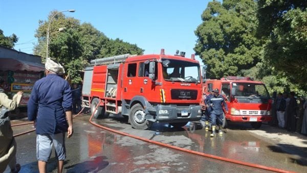 السيطرة على حريق بمخزن خردة في قرية القيس ببني مزار بالمنيا