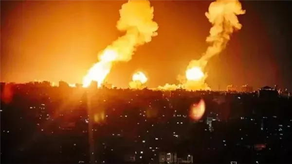 إعلام حوثي: 22 قتيلًا جراء الغارات الأمريكية على ميناء رأس عيسى في الحديدة إعلام حوثي: 22 قتيلًا جراء الغارات الأمريكية على ميناء رأس عيسى في الحديدة