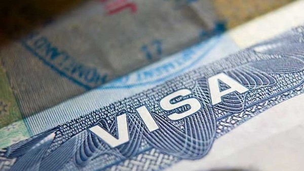 بسبب غزة.. قرارات جديدة للسفارات الأمريكية بشأن التأشيرات