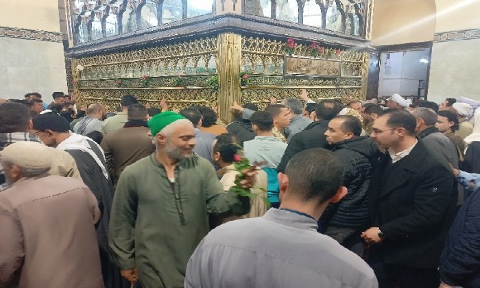 الآلاف يحتفلون بالليلة الختامية لمولد السيد البدوي الرجبي بطنطا