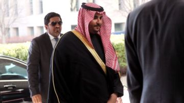 وزير الدفاع السعودي يلتقي مسؤولين إيرانيين ويبحث تعزيز العلاقات