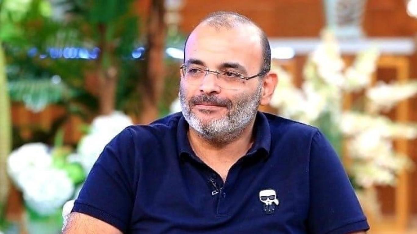 أيمن بهجت قمر يعزي أسرة الراحل سليمان عيد أيمن بهجت قمر يعزي أسرة الراحل سليمان عيد