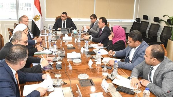 وزير الإسكان يعقد اجتماعا مع رئيس صندوق التنمية الحضرية لوضع خطة تشغيل حديقة تلال الفسطاط وزير الإسكان يعقد اجتماعا مع رئيس صندوق التنمية الحضرية لوضع خطة تشغيل حديقة تلال الفسطاط