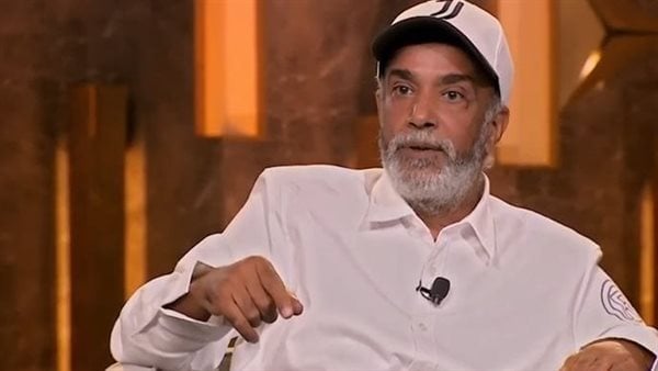 بعد وفاته.. أرملة الفنان سليمان عيد تدخل في حالة صراخ هيستيرية أمام المستشفى ونقلها لإحدى الغرف بعد وفاته.. أرملة الفنان سليمان عيد تدخل في حالة صراخ هيستيرية أمام المستشفى ونقلها لإحدى الغرف