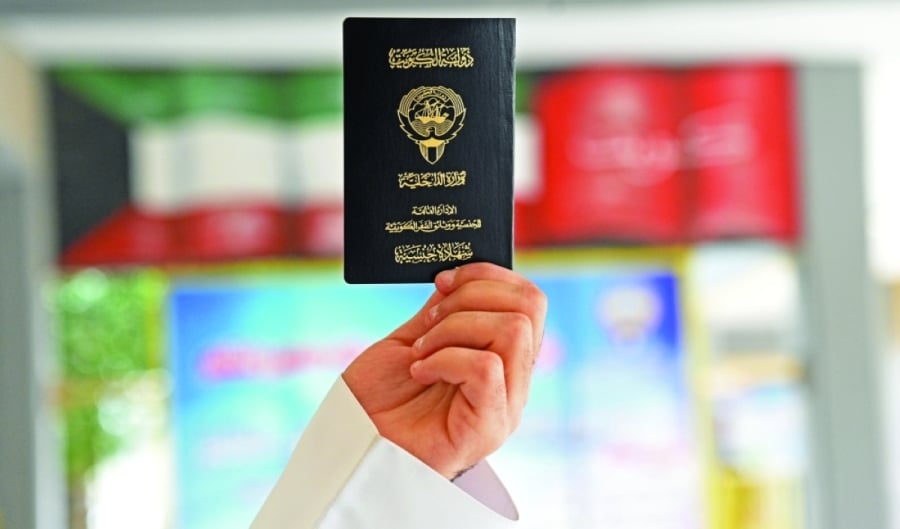 الكويت.. ابن أكبر من أمه بثلاثة شهور ونصف.. ما القصة؟ الكويت.. ابن أكبر من أمه بثلاثة شهور ونصف.. ما القصة؟