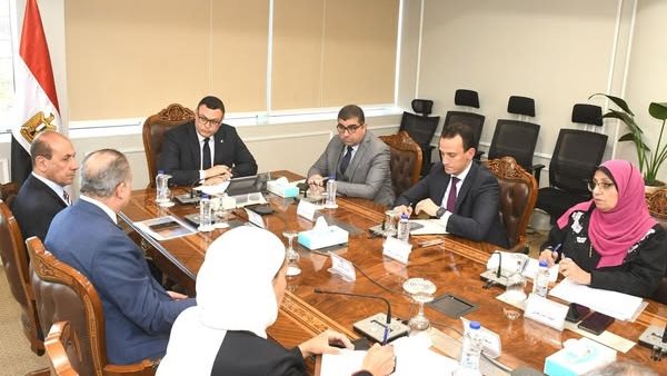 وزير الإسكان يتابع مع رئيس صندوق التنمية الحضرية تشغيل حديقة “تلال الفسطاط”