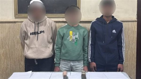 ضبط 3 طلاب ظهروا بأسلحة بيضاء خلال مشاركتهم في حفل عرس بالإسكندرية ضبط 3 طلاب ظهروا بأسلحة بيضاء خلال مشاركتهم في حفل عرس بالإسكندرية