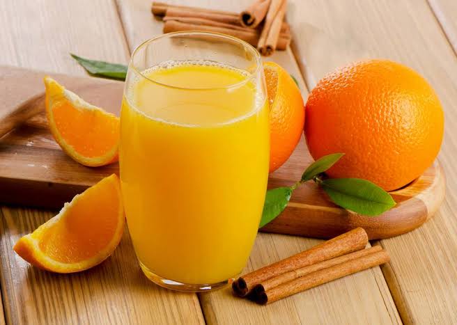 غني بالمعادن.. ماذا يحدث للجسم عند شرب عصير البرتقال في الصباح؟
