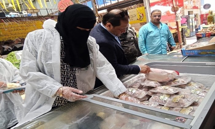 حملات رقابية مكثفة لضبط الأسواق ومراقبة المنتجات الغذائية ببورسعيد