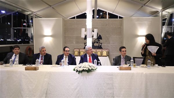 وزير التعليم العالي يكرم فريق العمل المشارك في تنظيم فعالية زيارة ماكرون لجامعة القاهرة وزير التعليم العالي يكرم فريق العمل المشارك في تنظيم فعالية زيارة ماكرون لجامعة القاهرة