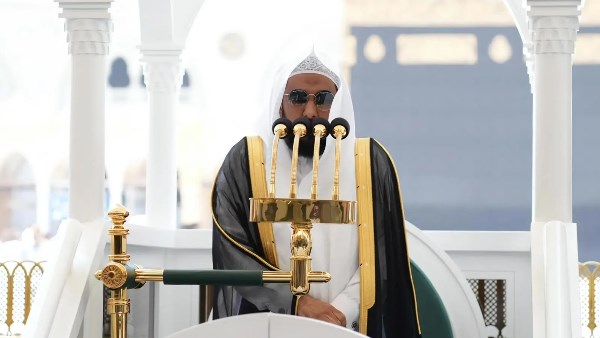 خطيب المسجد الحرام: الموت حق لا يرده مال أو سلطان كتبه الله على الجميع