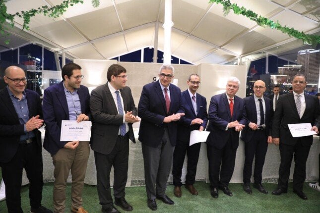 وزير التعليم العالي يكرم المُشاركين في تنظيم زيارة الرئيس الفرنسي لجامعة القاهرة