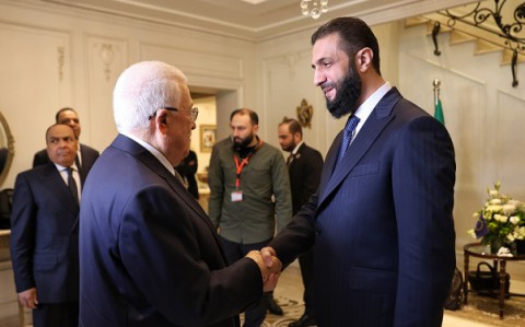 الرئيس الفلسطيني يصل دمشق للقاء نظيره السوري “لبحث العلاقات الثنائية وتطورات القضية الفلسطينية”