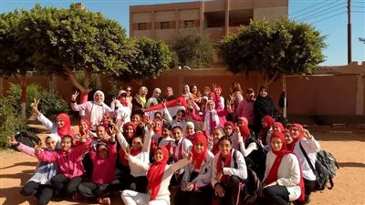 معسكرات تزرع الامل.. طلاب المنيا التعليمية ينفذون مبادرة التشجير والدهان بالمدارس