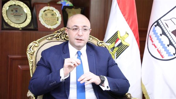 محافظ بني سويف يناقش منظومة النظافة والإشغالات بالواسطى