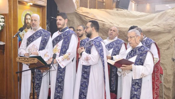صلوات بصخة الصلبوت من يوم الجمعة العظيمة بكنيسة السيدة العذراء بشبرا