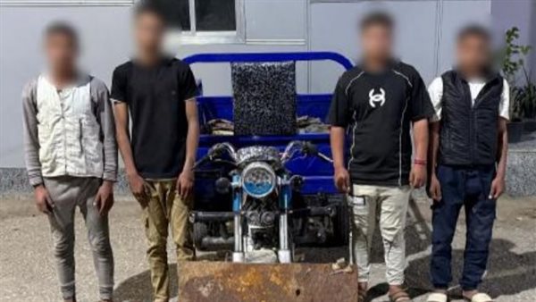 ضبط 4 أشخاص متهمين بسرقة غطاء بالوعة صرف صحي في أسيوط