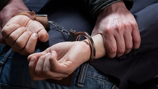 البيوت ليها حرمة.. القبض على شخصين قتلا مسنا في الطالبية