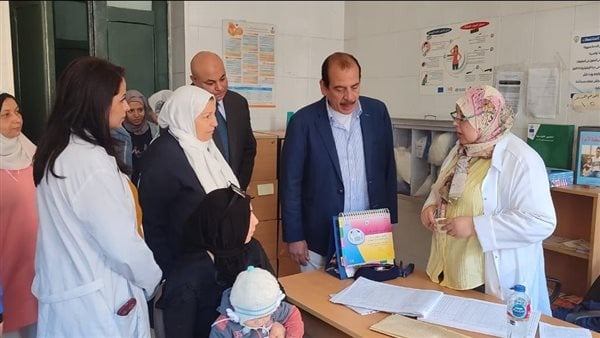 نائب وزير الصحة يُوقع خصومات وجزاءات لقيادات وعاملين خلال جولة في مراكز طبية بالإسكندرية