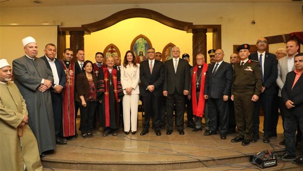 محافظ الجيزة يزور الكنيسة الإنجيلية بالجيزة للتهنئة بعيد القيامة محافظ الجيزة يزور الكنيسة الإنجيلية بالجيزة للتهنئة بعيد القيامة