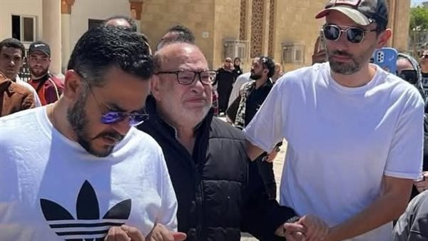 انهيار وتأثر أصدقاء العمر.. أبرز ما جاء في جنازة سليمان عيد (صور) انهيار وتأثر أصدقاء العمر.. أبرز ما جاء في جنازة سليمان عيد (صور)