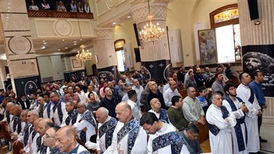 الآلاف في صلوات " الجمعة الكبيرة " بكنائس وأديرة بني سويف التي تمتد لأكثر من ١١ ساعة الآلاف في صلوات " الجمعة الكبيرة " بكنائس وأديرة بني سويف التي تمتد لأكثر من ١١ ساعة