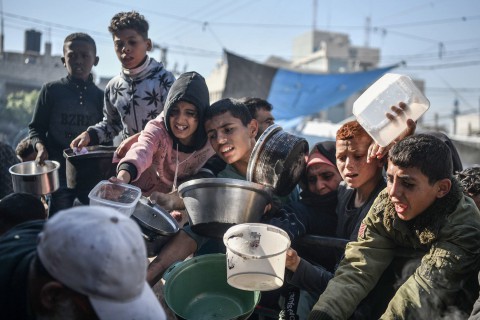 مركز حقوقي يطالب بفتح معابر غزة لإنقاذ الفلسطينيين من “هلاك وشيك”