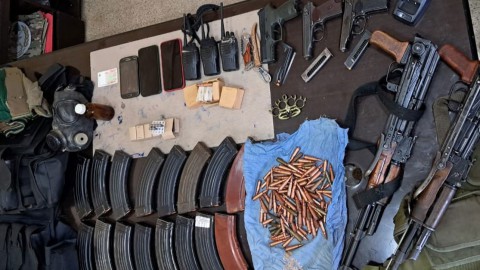 لبنان يضبط عصابة تهريب أسلحة من سوريا وسط جهود مشتركة لتأمين الحدود لبنان يضبط عصابة تهريب أسلحة من سوريا وسط جهود مشتركة لتأمين الحدود