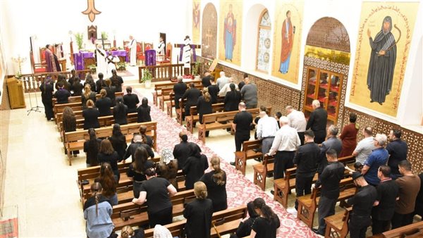 انطلاق رتبة السجدة والدفن للصليب بكنيسة القلب الأقدس بالبصرة انطلاق رتبة السجدة والدفن للصليب بكنيسة القلب الأقدس بالبصرة